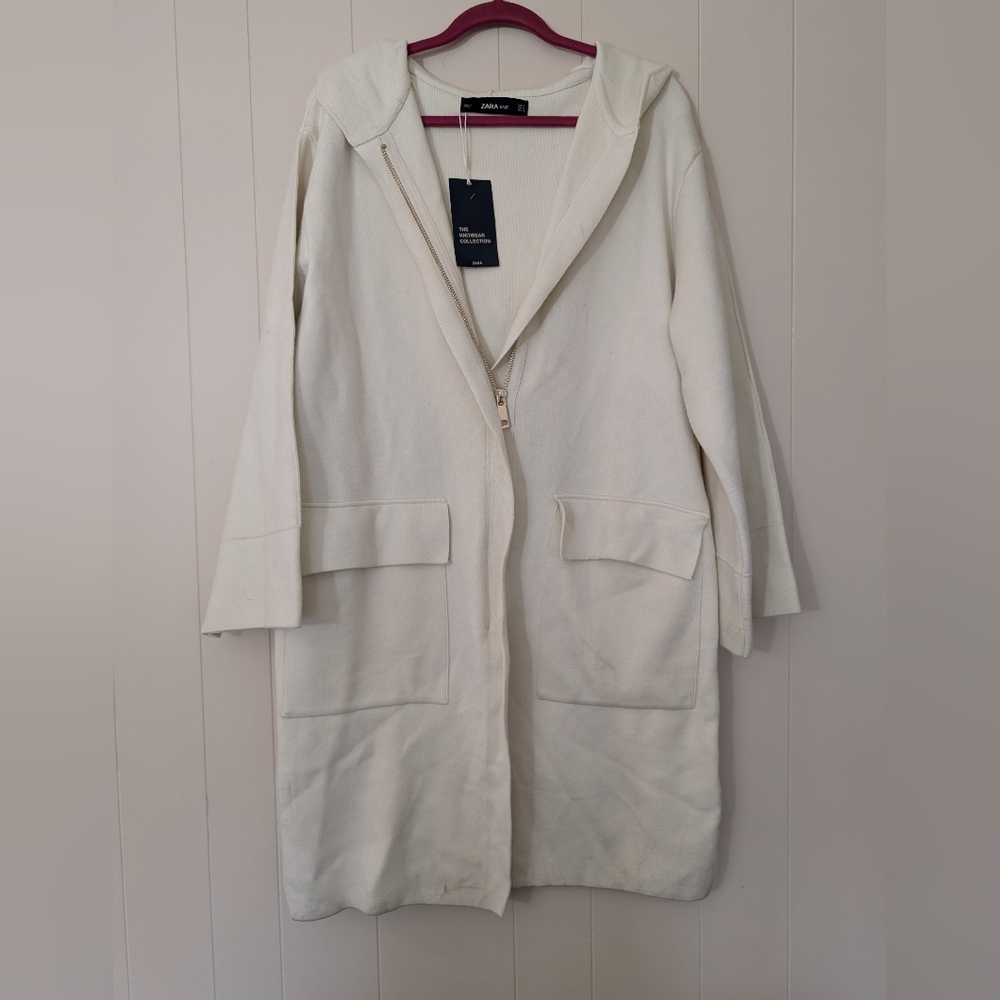 Zara Cream Coat with V-Neck and Knee-Length Design